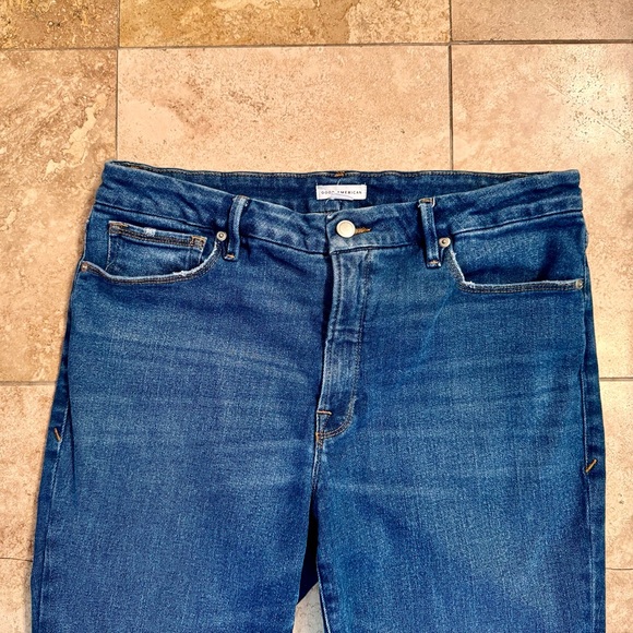 GOOD AMERICAN “Good Straight Raw Hem High Waist Straight Leg Jeans” - Picture 13 of 16
